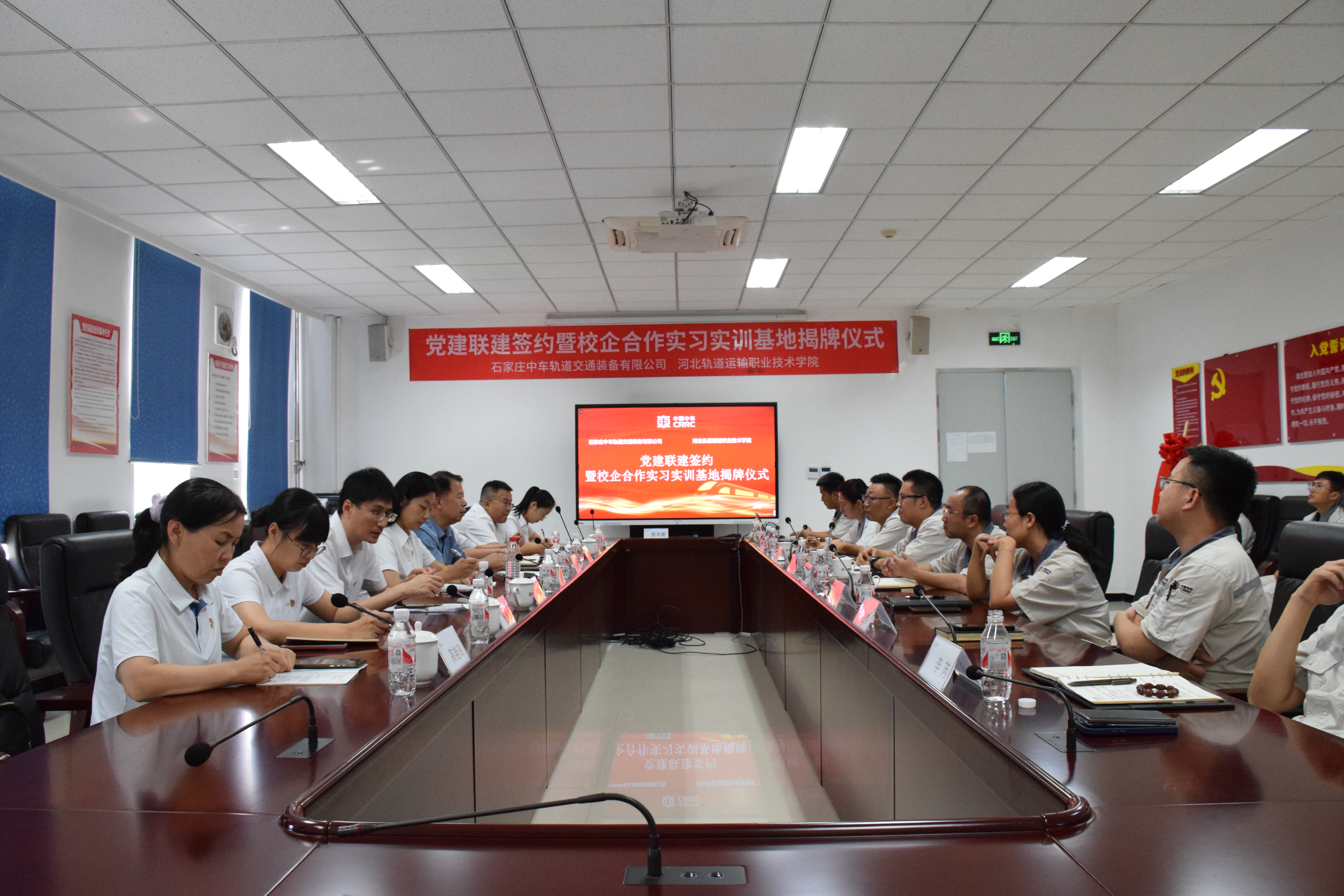 9-副校长于彦良暑假带队赴石家庄中车轨道交通装备有限公司开展校企合作.JPG
